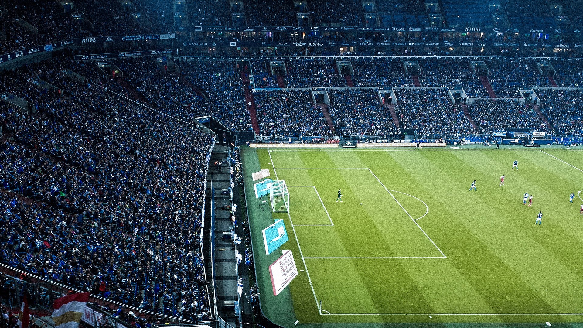 西甲“榜首之争”:巴萨与皇马的焦点对决