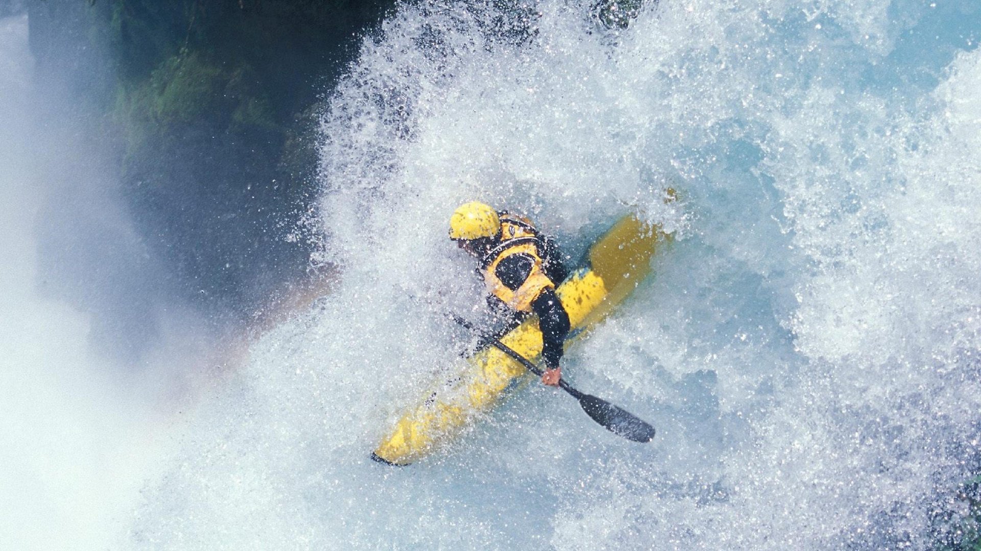 中超球队使用战术投影设备实时调整训练节奏，足球投影